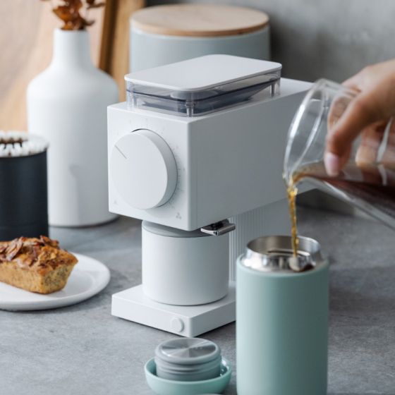 http://www.thewoodroaster.com/cdn/shop/products/fellow-ode-electric-coffee-grinder-white-261599_1200x1200.jpg?v=1690770654